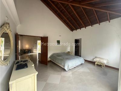 Casa de 4 alcobas en venta en Loma De San Jose, Sabaneta, 287 m² · foto 15 de 20