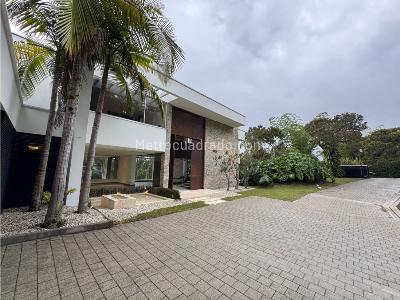 Casa de 5 alcobas en venta en Llanogrande, Rionegro · foto 2 de 20