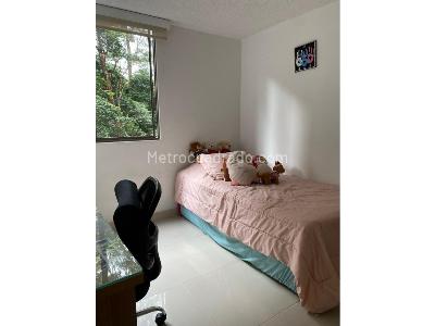 Apartamento en venta en Loma De Los Bernal, Medellín · foto 9 de 20