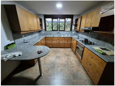 Casa de 5 alcobas en venta en El Poblado, Medellín, 800 m² · foto 15 de 20