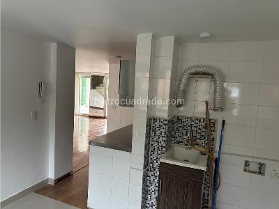 Casa de 3 alcobas en venta en Intermedia, Envigado, 185 m² · foto 4 de 10