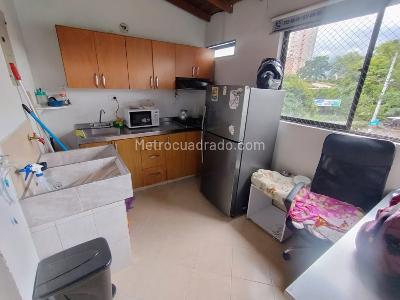 Apartamento de 3 alcobas en venta en Cabañas, Bello, 81 m² · foto 3 de 9