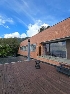 Casa de 5 alcobas en venta en Las Palmas, Medellín, 367 m² · foto 3 de 20