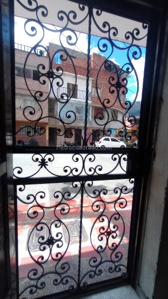 Spacious 5BR House in Buenos Aires - 2