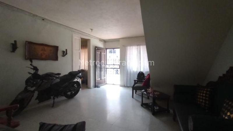 Spacious 5BR House in Buenos Aires - 5