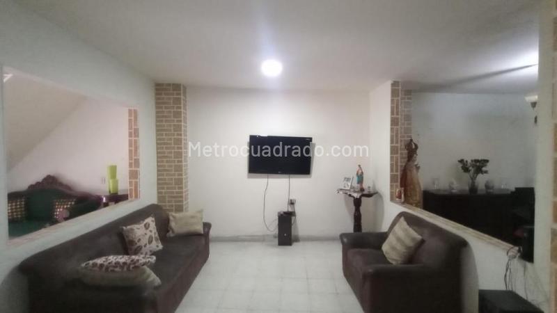 Spacious 5BR House in Buenos Aires - 6