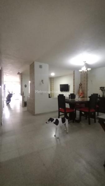 Spacious 5BR House in Buenos Aires - 9