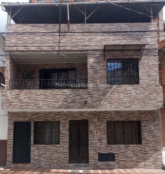 Casa Amplia de 5 Alcobas en Buenos Aires, cerca a todo