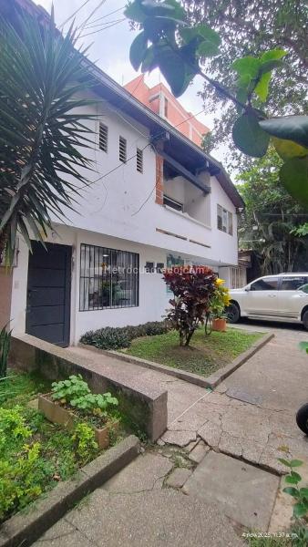 Casa Remodelada de 4 Alcobas en La Castellana - 3