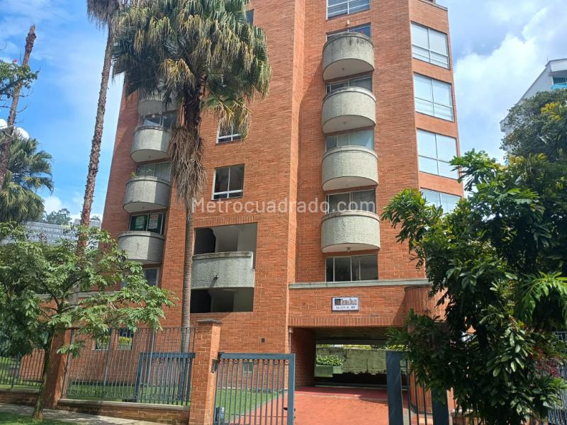 2BR Apartment in Las Palmas with Balcony & Parking
