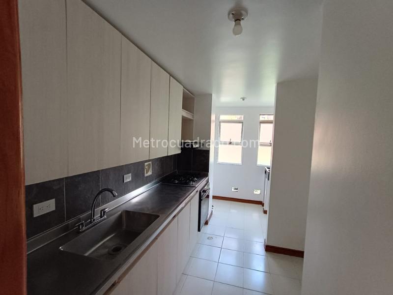 Apartamento de 2 Alcobas en Las Palmas con Balcón y Parqueadero - 4