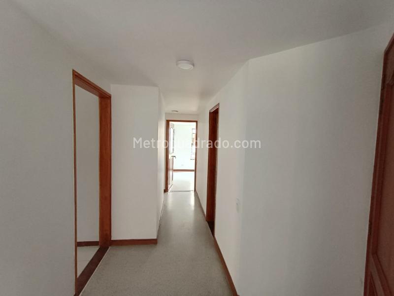 Apartamento de 2 Alcobas en Las Palmas con Balcón y Parqueadero - 9