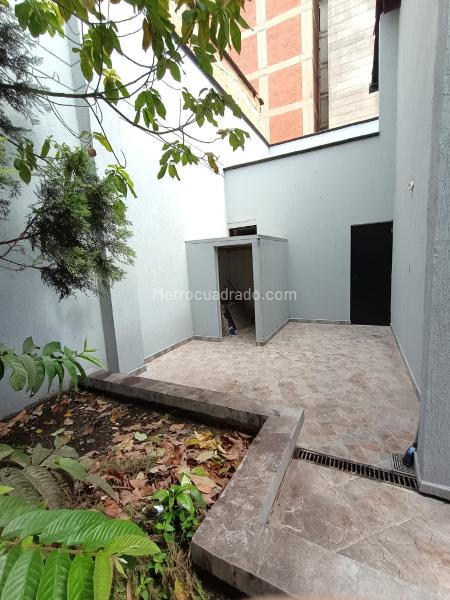 Casa elegante de 5 Alcobas en Nutibara - 2