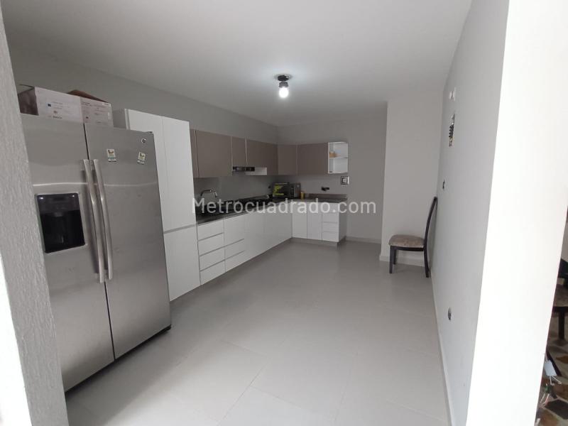 Casa elegante de 5 Alcobas en Nutibara - 3