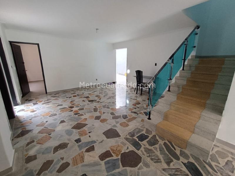 Casa elegante de 5 Alcobas en Nutibara - 9