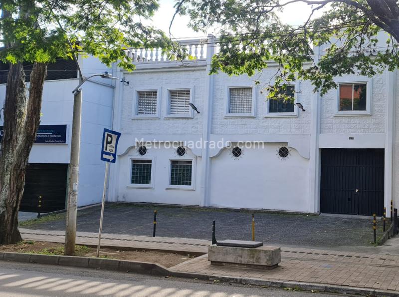 Institutional Building for Rent or Sale in Prado