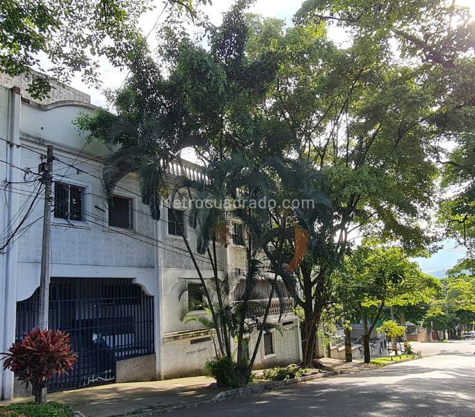 Edificio Institucional en Alquiler o Venta en Prado - 3