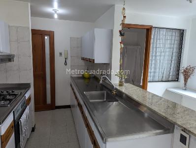 Apartamento de 3 alcobas en arriendo en El Poblado, Medellín, 130 m² · foto 3 de 20