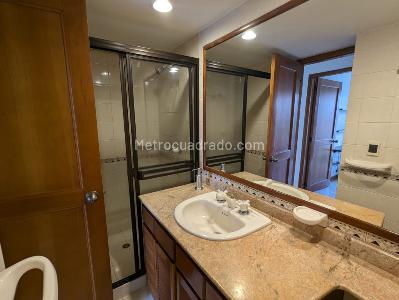 Apartamento de 3 alcobas en arriendo en El Poblado, Medellín, 130 m² · foto 16 de 20