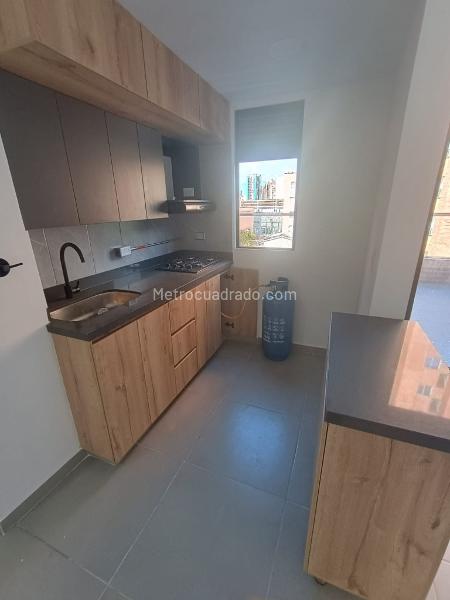 1BR Apartment in Buenos Aires with Balcony & Tram Access