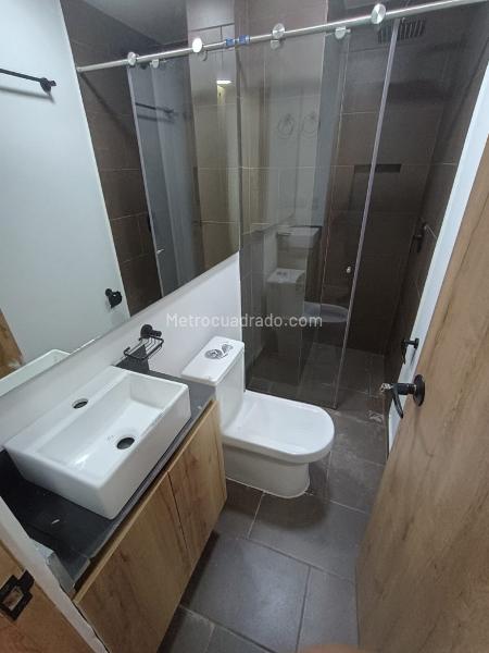 1BR Apartment in Buenos Aires with Balcony & Tram Access - 4