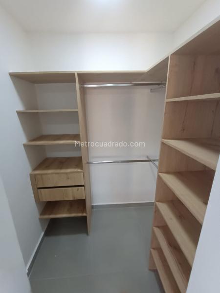 1BR Apartment in Buenos Aires with Balcony & Tram Access - 5