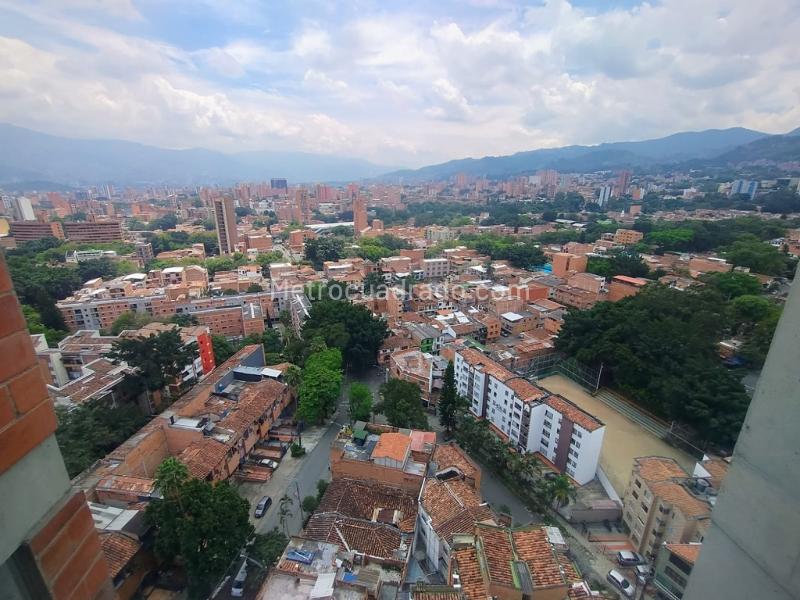 Apartamento Cómodo de 2 Alcobas en Santa Lucía - 2