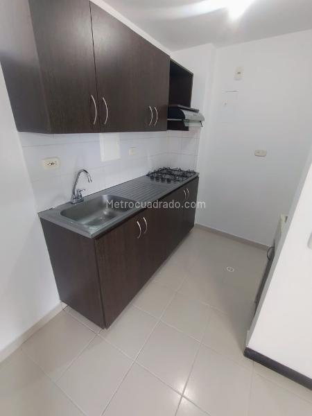 Apartamento Cómodo de 2 Alcobas en Santa Lucía - 4