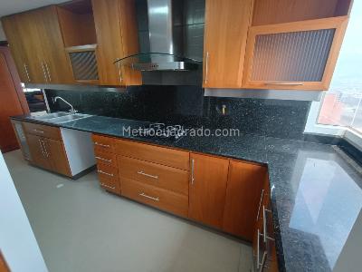 Apartamento en arriendo en El Poblado, Medellín · foto 2 de 20