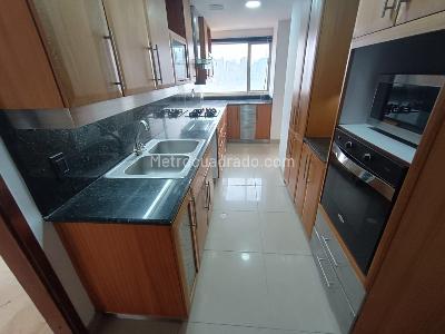 Apartamento en arriendo en El Poblado, Medellín · foto 3 de 20