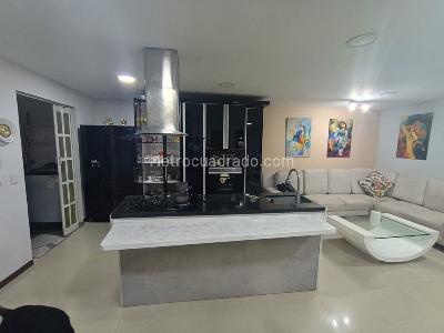 Apartamento de 3 alcobas en venta en Laureles, Medellín, 130 m² · foto 2 de 20