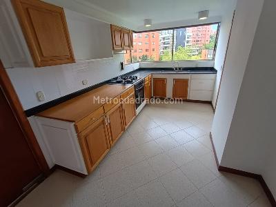 Apartamento de 4 alcobas en arriendo en El Poblado, Medellín, 213 m² · foto 4 de 20
