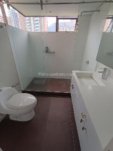 Apartamento de 4 alcobas en arriendo en El Poblado, Medellín, 213 m² · foto 14 de 20