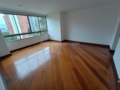 Apartamento de 4 alcobas en arriendo en El Poblado, Medellín, 213 m² · foto 17 de 20