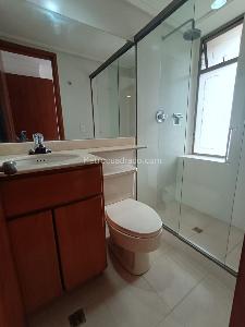Apartamento de 4 alcobas en arriendo en El Poblado, Medellín, 213 m² · foto 19 de 20