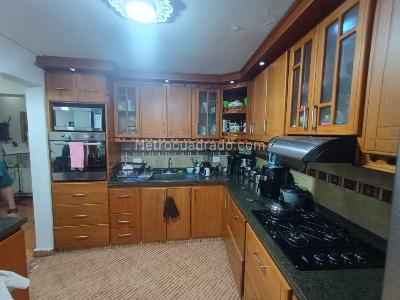 Casa de 3 alcobas en venta en La Castellana, Medellín, 255 m² · foto 3 de 19