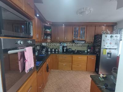 Casa de 3 alcobas en venta en La Castellana, Medellín, 255 m² · foto 4 de 19