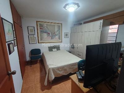Casa de 3 alcobas en venta en La Castellana, Medellín, 255 m² · foto 14 de 19
