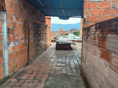 Casa de 3 alcobas en venta en La Castellana, Medellín, 255 m² · foto 18 de 19