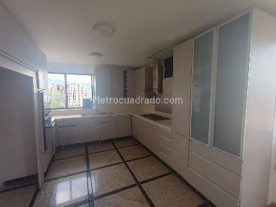 Apartamento de 4 alcobas en arriendo en Los Naranjos, Medellín, 410 m² · foto 4 de 20