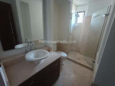 Apartamento de 4 alcobas en arriendo en Los Naranjos, Medellín, 410 m² · foto 10 de 20