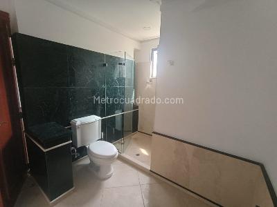 Apartamento de 4 alcobas en arriendo en Los Naranjos, Medellín, 410 m² · foto 13 de 20
