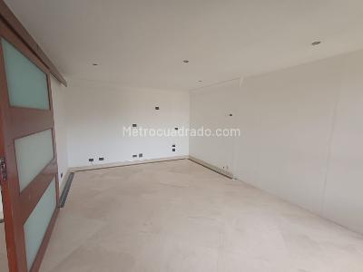 Apartamento de 4 alcobas en arriendo en Los Naranjos, Medellín, 410 m² · foto 16 de 20