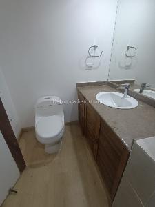 Apartamento de 2 alcobas en arriendo en El Poblado, Medellín, 90 m² · foto 9 de 20