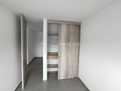 Apartamento de 3 alcobas en arriendo en El Poblado, Medellín, 77 m² · foto 4 de 14