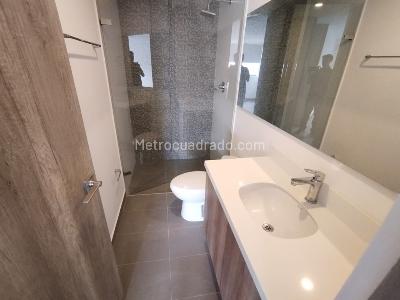 Apartamento de 3 alcobas en arriendo en El Poblado, Medellín, 77 m² · foto 7 de 14