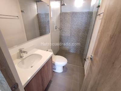 Apartamento de 3 alcobas en arriendo en El Poblado, Medellín, 77 m² · foto 9 de 14