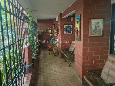 Apartamento de 3 alcobas en venta en Laureles, Medellín, 176 m² · foto 2 de 20