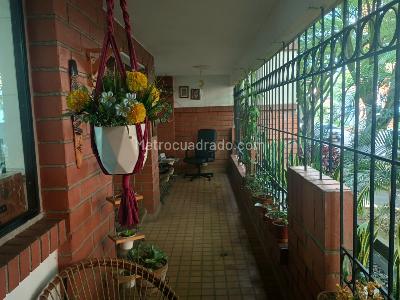 Apartamento de 3 alcobas en venta en Laureles, Medellín, 176 m² · foto 3 de 20