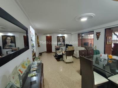 Apartamento de 3 alcobas en venta en Laureles, Medellín, 176 m² · foto 5 de 20